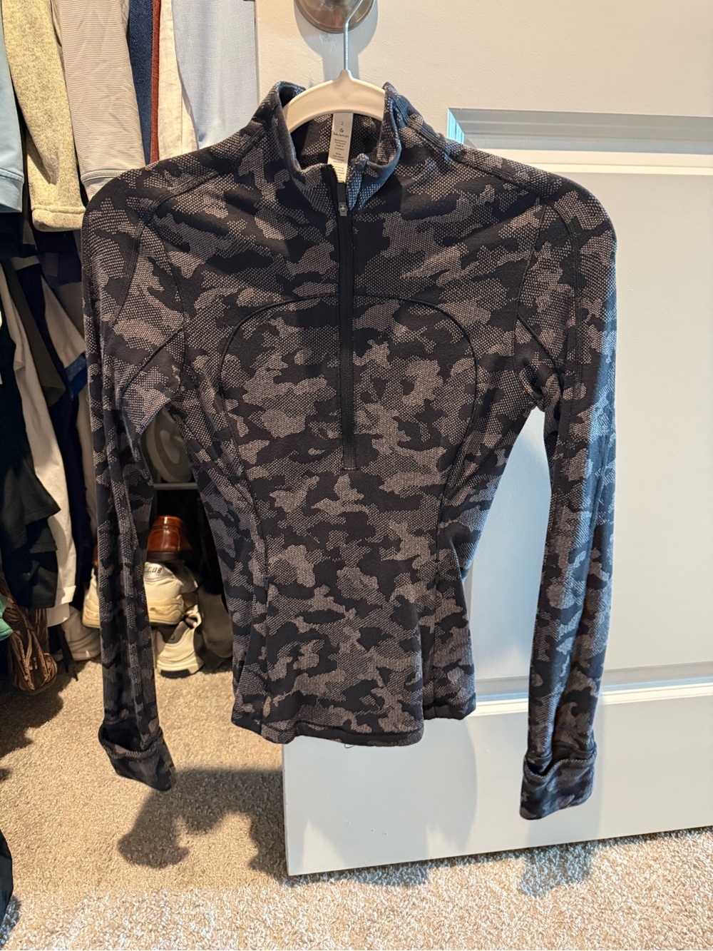 lululemon athletica Women's Dark Gray Camo Half-Zip Pullover